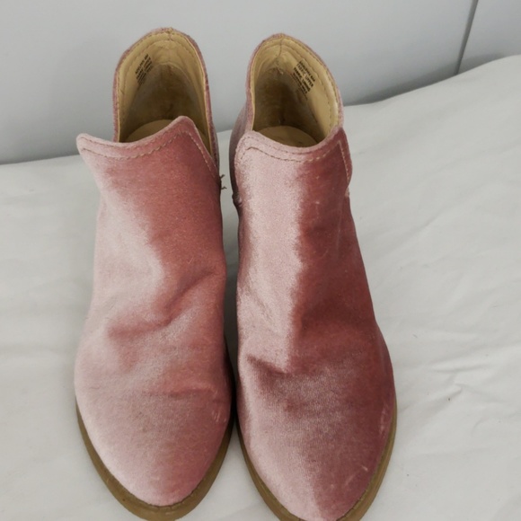 Steve Madden Pink Velvet Booties sz 6 - Picture 3 of 5